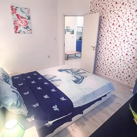 Fashionapartments In Privatecomplex With Pool&parking
