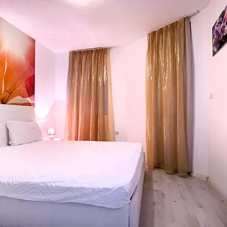 Fashionapartments In Privatecomplex With Pool&parking * 발치크